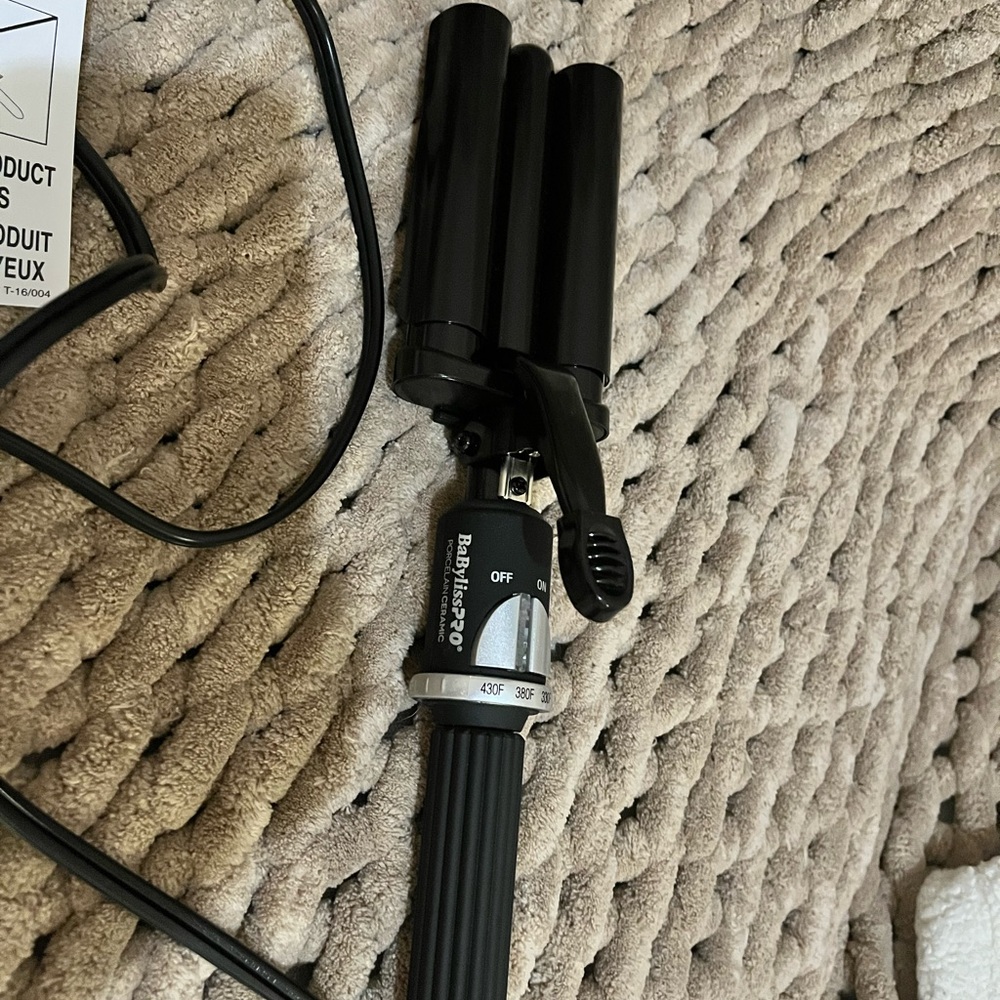 BaByliss Pro Porcelain Ceramic Triple Barrel Waver - Picture 7 of 8